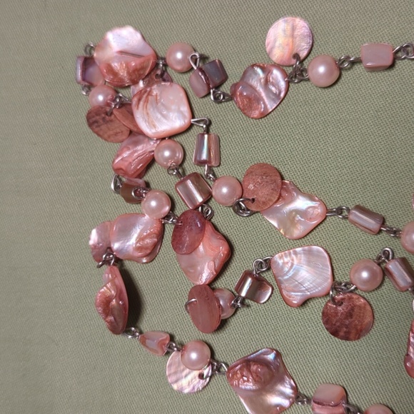 Vintage  pink shell beaded opera length necklace - Picture 3 of 4